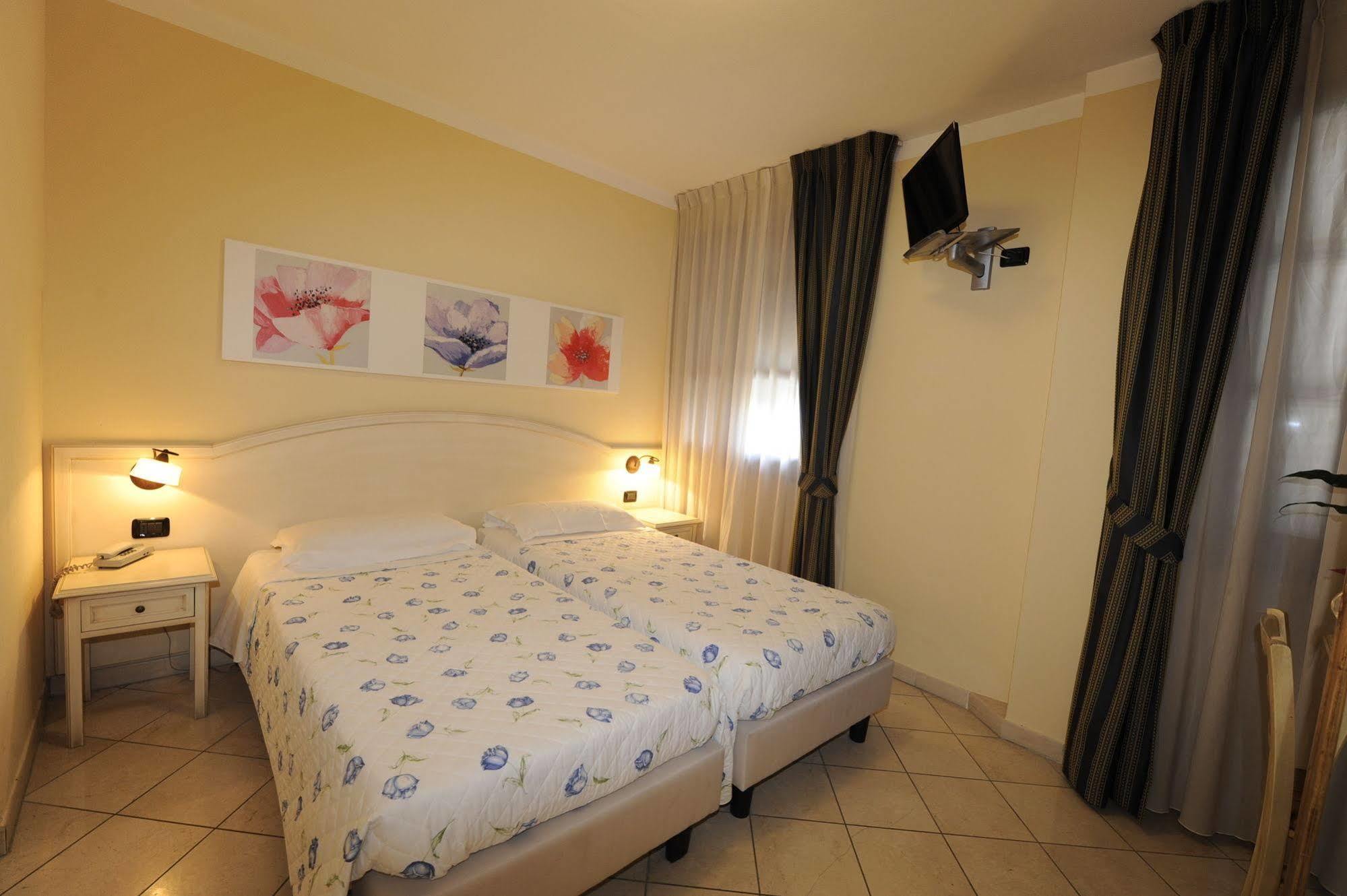 Hotel Sextum Bientina Exterior photo